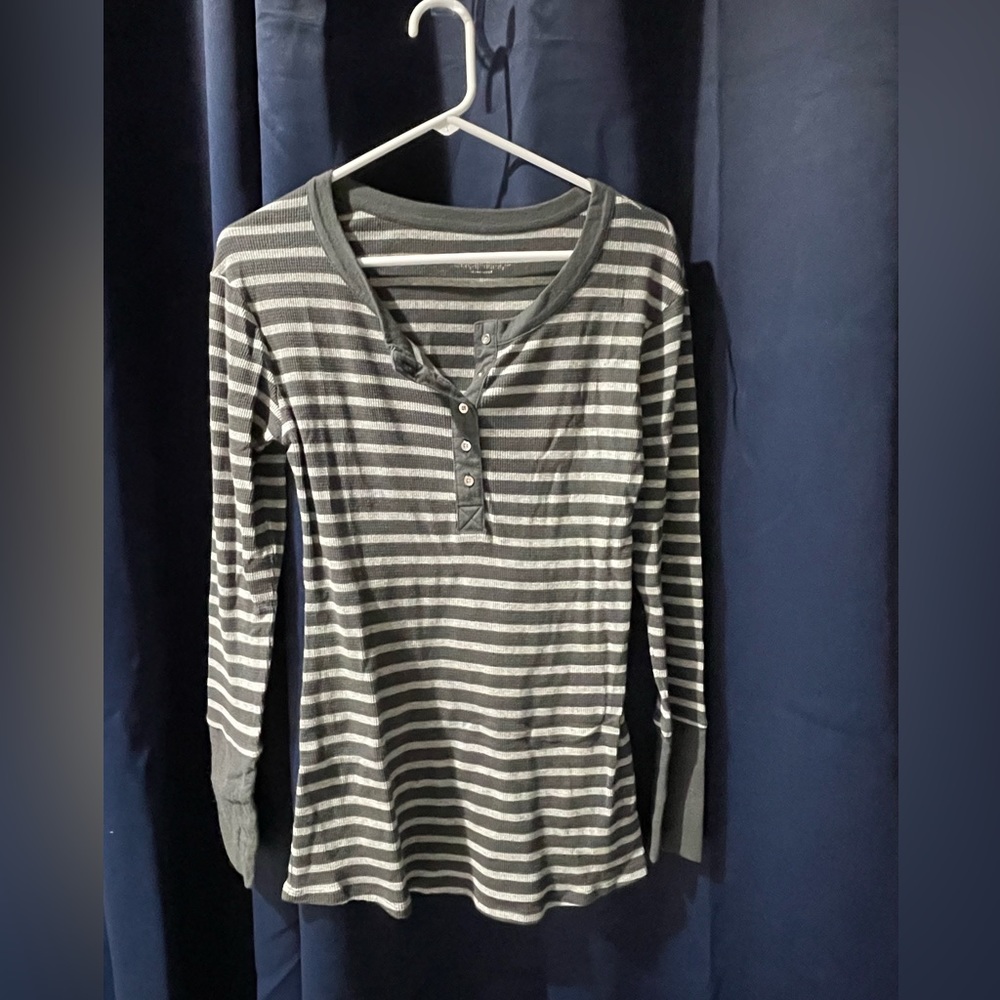 Liz Lange maternity shirt